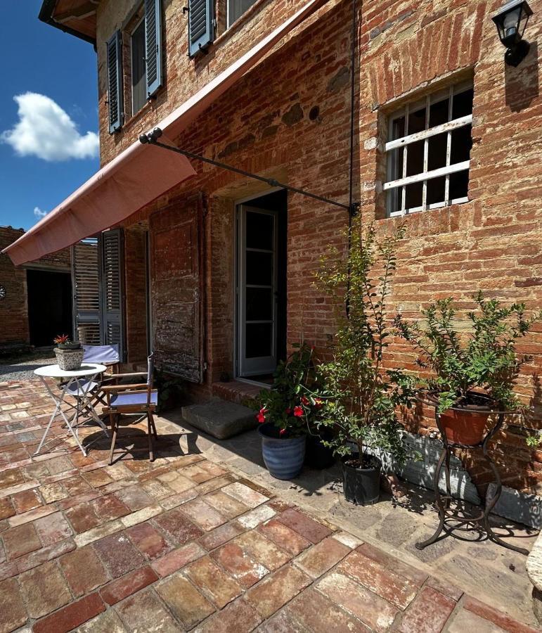 Casa Ezio Marchi - Due Appartamenti E Una Family Suite Bettolle Buitenkant foto