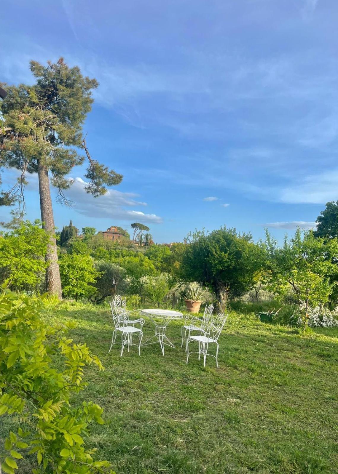 Casa Ezio Marchi - Due Appartamenti E Una Family Suite Bettolle Buitenkant foto