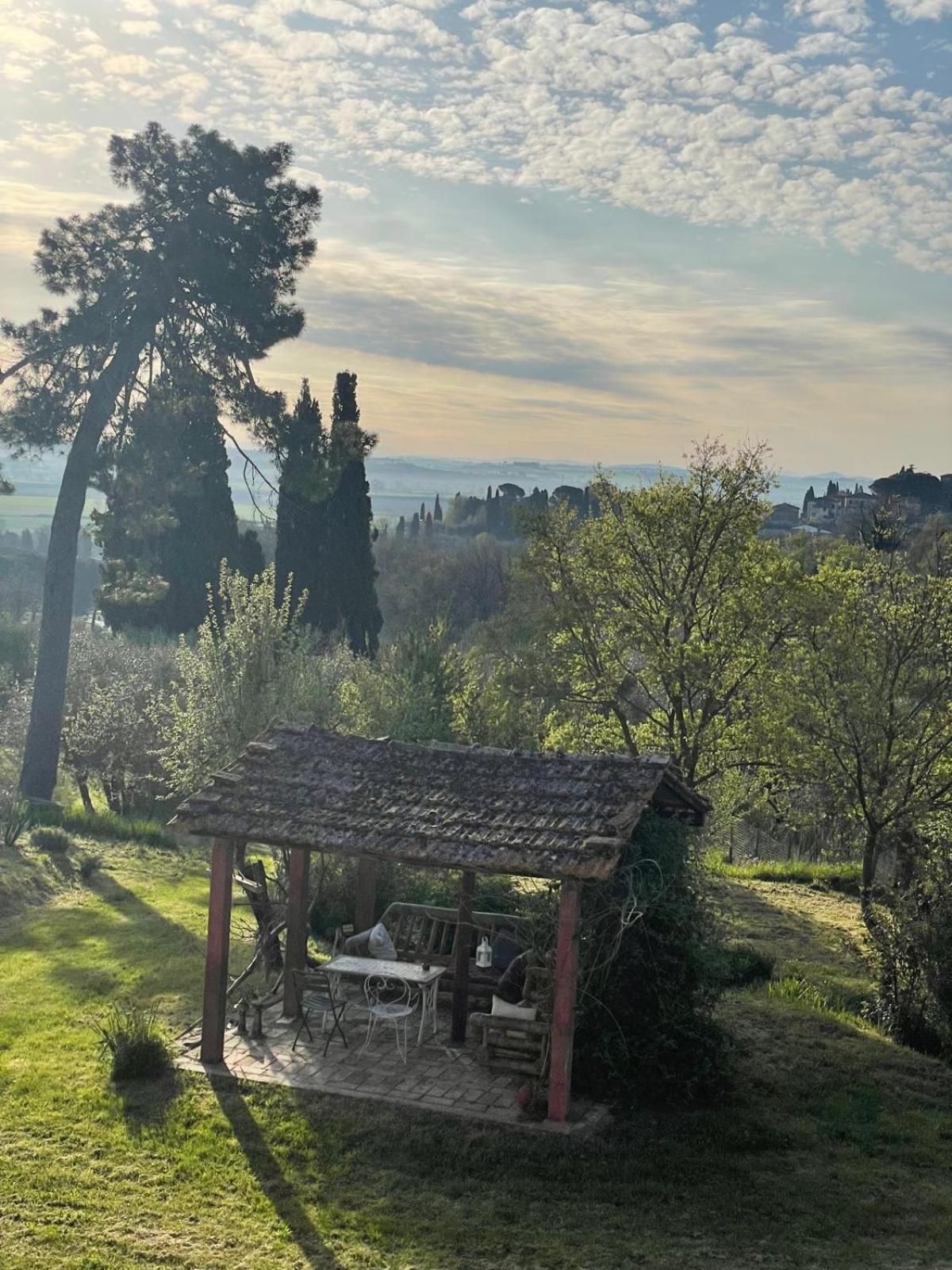 Casa Ezio Marchi - Due Appartamenti E Una Family Suite Bettolle Buitenkant foto