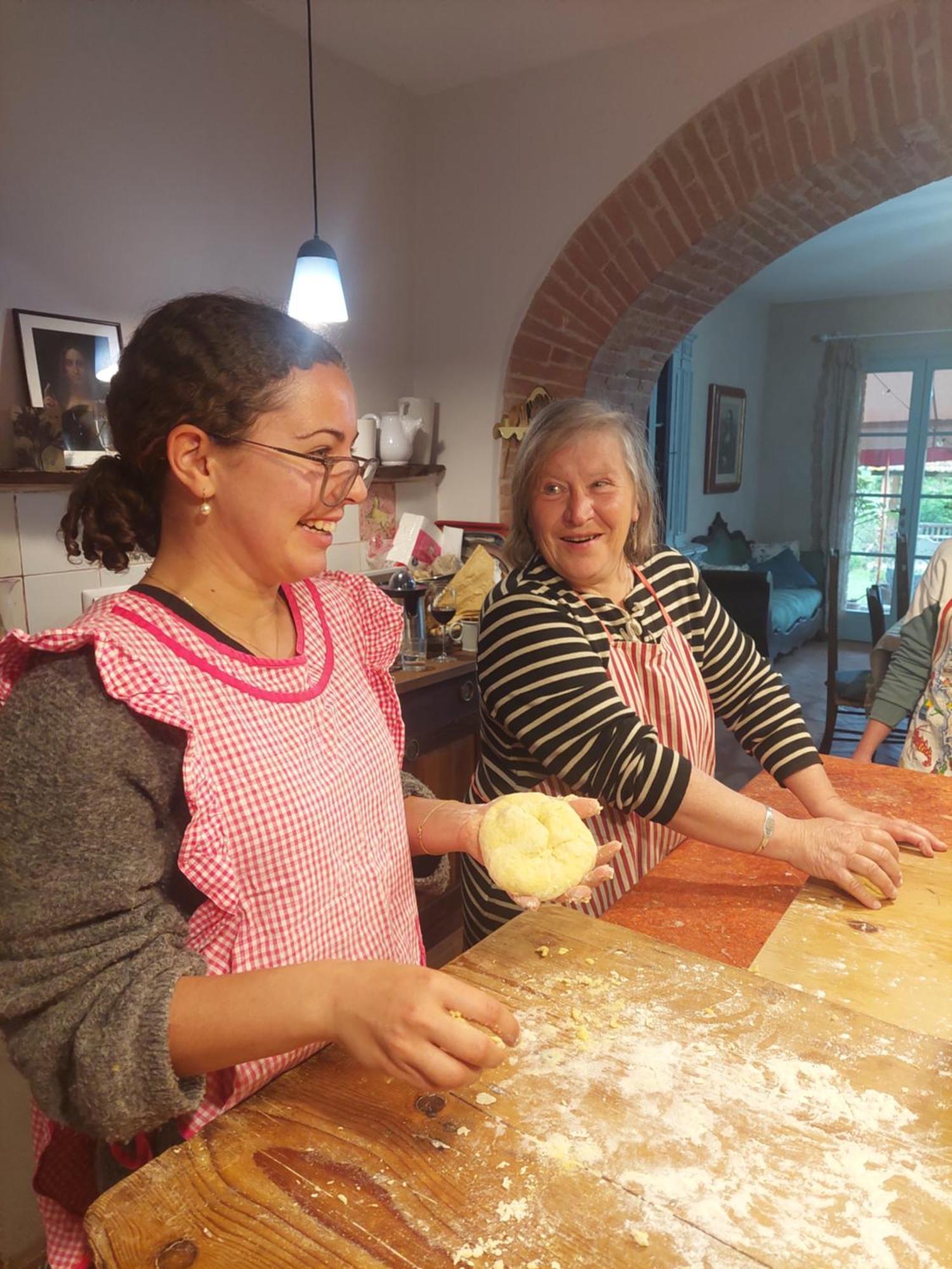 Casa Ezio Marchi - Due Appartamenti E Una Family Suite Bettolle Buitenkant foto
