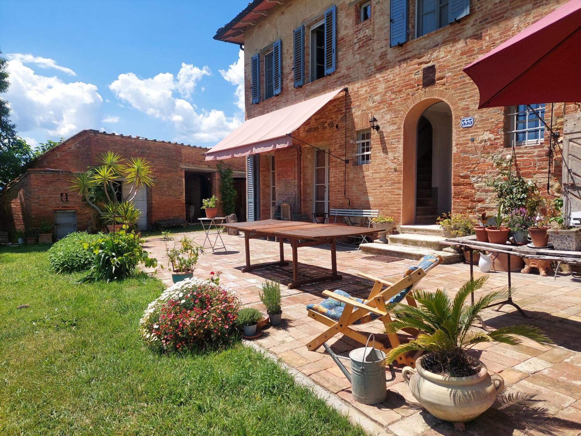 Casa Ezio Marchi - Due Appartamenti E Una Family Suite Bettolle Buitenkant foto